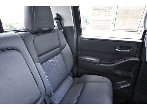 Used 2025 Nissan Frontier SV w/ SV Convenience Package RWD image 10