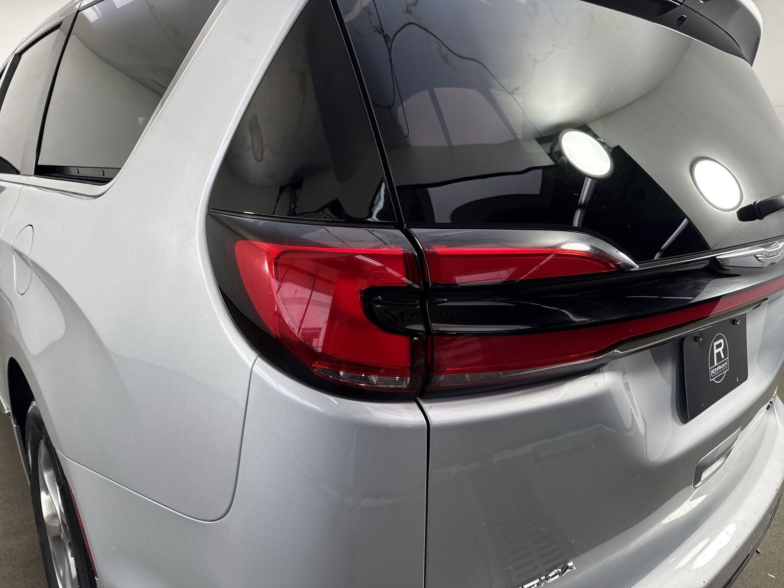 Used 2023 Chrysler Pacifica Limited FWD image 31