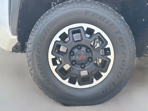 Used 2024 Toyota Tacoma TRD Off-Road AWD/4WD image 31