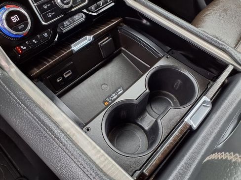 Used 2022 GMC Yukon XL Denali image 10