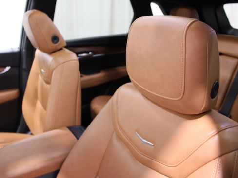 Used 2020 Cadillac XT5 Premium Luxury FWD image 4