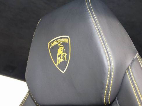 Used 2021 Lamborghini Urus image 45