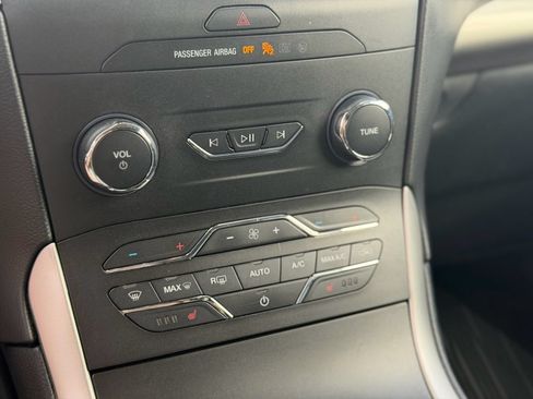 Used 2019 Ford Edge SEL w/ Equipment Group 201A AWD/4WD image 18