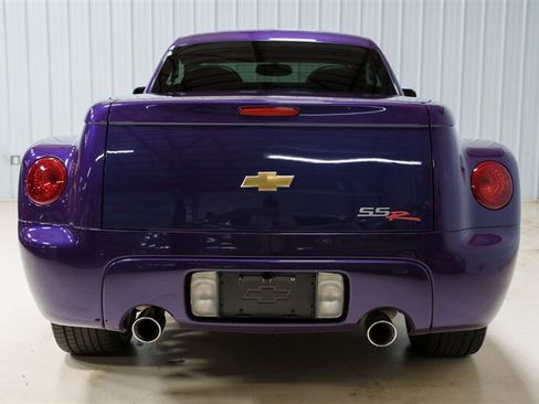 Used 2004 Chevrolet SSR w/ Preferred Equipment Group RWD image 6