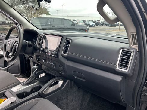 Used 2023 Nissan Frontier SV image 23