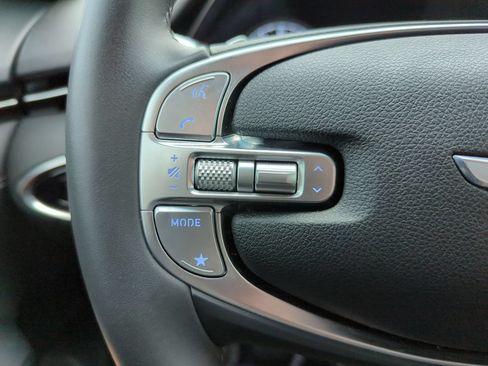 Used 2025 Genesis GV70 2.5T AWD/4WD image 10