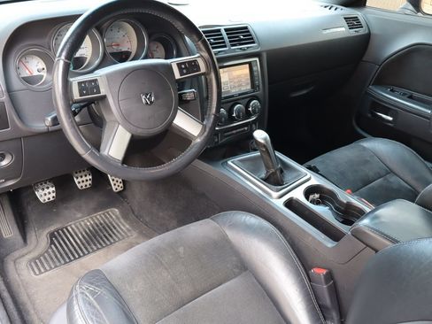 Used 2009 Dodge Challenger SRT8 w/ SRT Option Group II RWD image 5