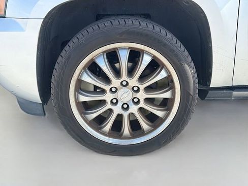 Used 2013 Chevrolet Avalanche LTZ RWD image 14