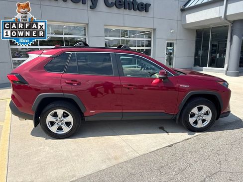 Used 2019 Toyota RAV4 LE w/ Carpet Mat Package AWD/4WD image 4