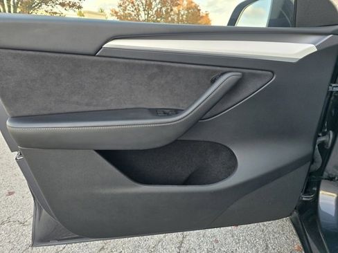 Used 2023 Tesla Model Y 2WD image 14