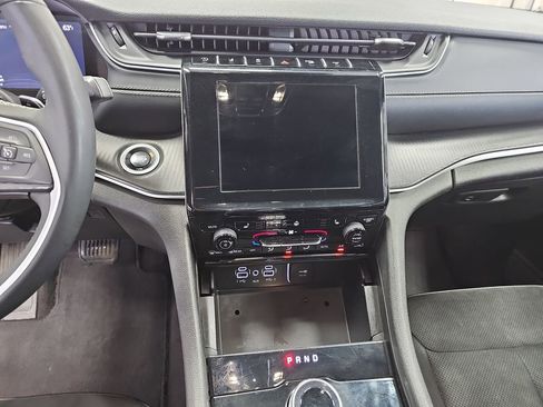 Used 2024 Jeep Grand Cherokee Altitude AWD/4WD image 20