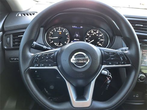 Used 2019 Nissan Rogue S image 9