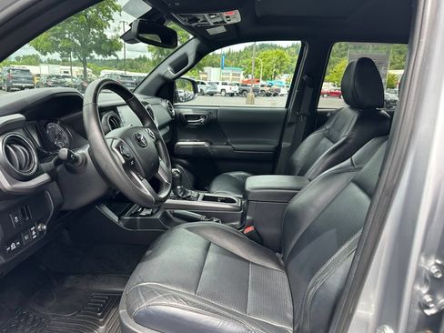 Used 2021 Toyota Tacoma TRD Off-Road w/ TRD Premium Off Road Package AWD/4WD image 13