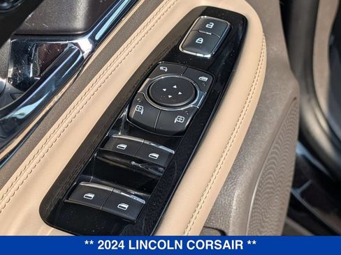 Used 2024 Lincoln Corsair AWD image 12