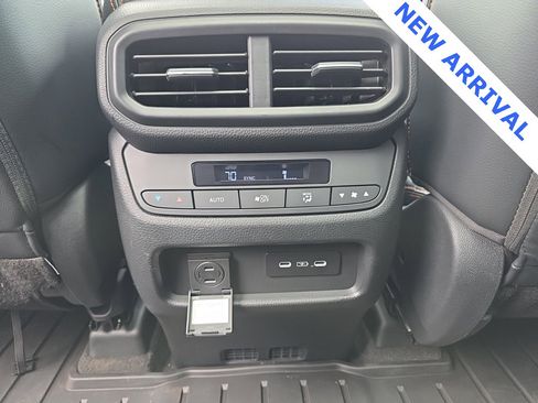 Used 2025 Honda Pilot TrailSport image 33