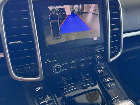 Used 2018 Porsche Cayenne Platinum Edition image 31