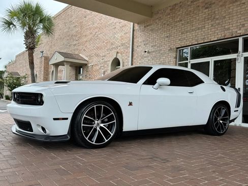 Used 2018 Dodge Challenger R/T Scat Pack w/ Leather Interior Group RWD image 5