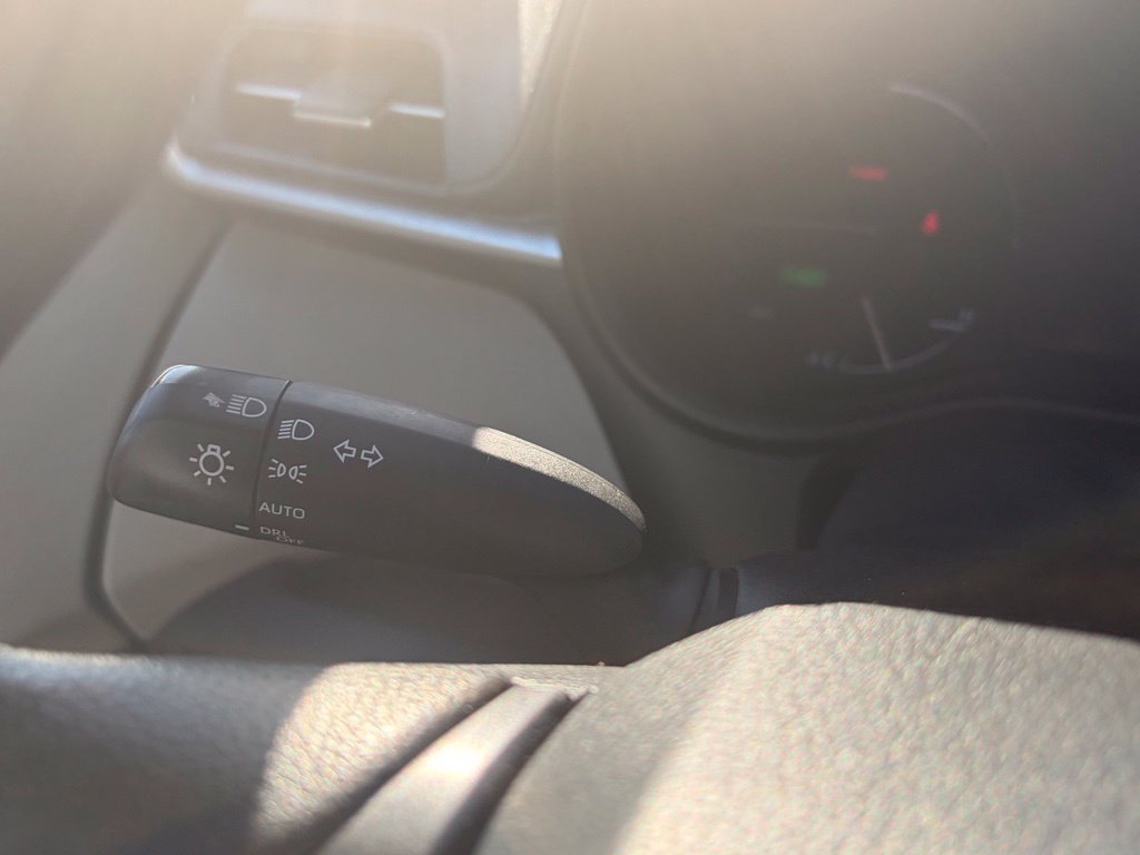 Used 2023 Toyota Sienna LE FWD image 42