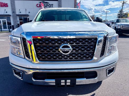 Used 2018 Nissan Titan SV AWD/4WD image 9