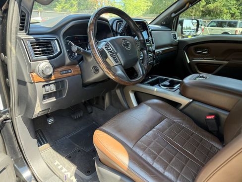 Used 2021 Nissan Titan Platinum Reserve w/ Moonroof Package RWD image 28