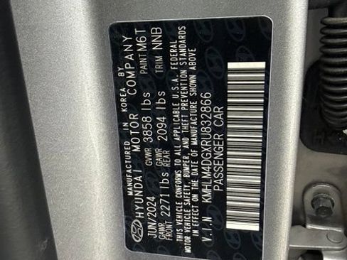 Used 2024 Hyundai Elantra SEL FWD image 15
