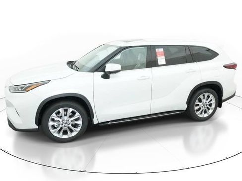New 2026 Toyota Highlander AWD image 1