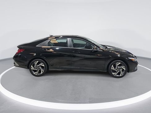 New 2026 Hyundai Elantra Limited image 4