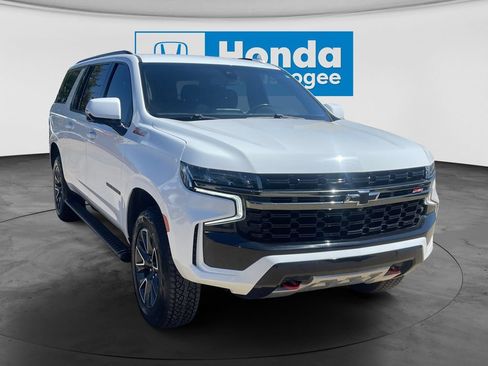 Used 2022 Chevrolet Suburban Z71 w/ Luxury Package AWD/4WD image 3