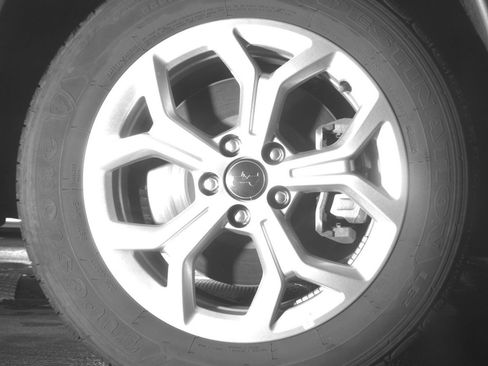 Used 2025 Jeep Compass Latitude image 13