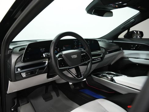 Used 2024 Cadillac Lyriq Luxury AWD/4WD image 31