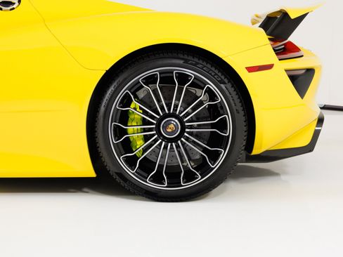 Used 2015 Porsche 918 Spyder AWD/4WD image 13