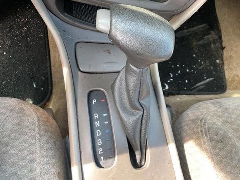 Used 2001 Pontiac Bonneville SE image 35