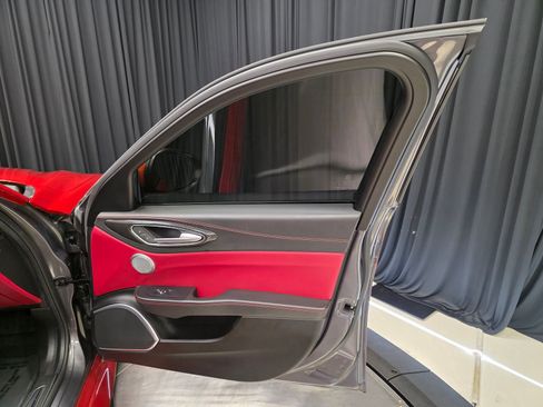 Used 2017 Alfa Romeo Giulia Quadrifoglio image 36