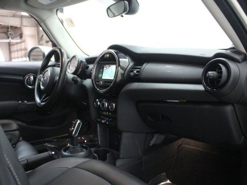 Used 2021 MINI Cooper 4-Door Hardtop w/ Storage Package image 21