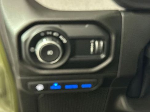 Used 2024 Jeep Wrangler Unlimited w/ Convenience Group AWD/4WD image 18