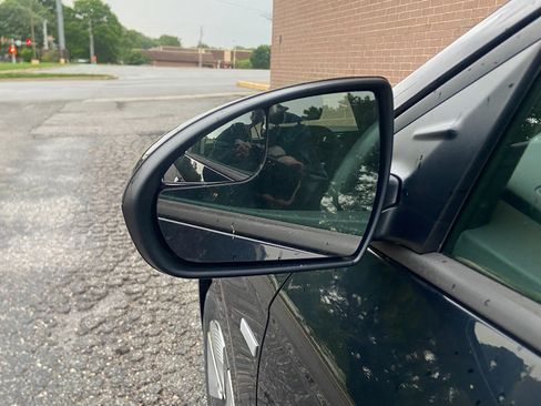 Used 2018 Hyundai Ioniq Blue FWD image 25