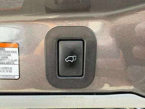 Used 2015 Toyota Sienna XLE w/ XLE Navigation Package FWD image 18