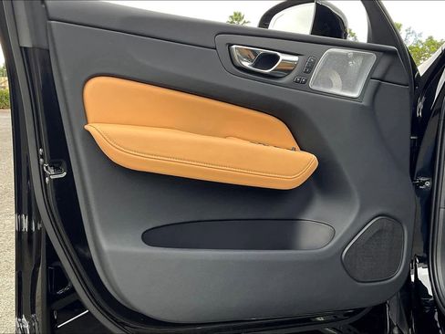 Used 2023 Volvo XC60 B5 Ultimate w/ Protection Package Premier image 27