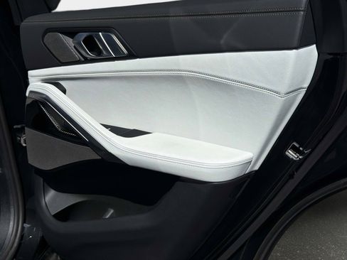 Used 2026 BMW X6 M60i image 24