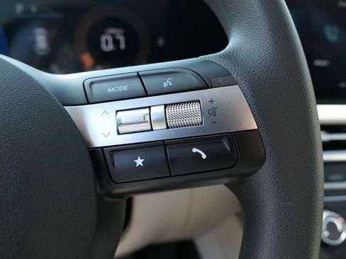 New 2025 Hyundai Tucson SE image 15