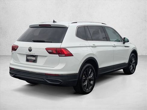 Used 2022 Volkswagen Tiguan SE FWD image 5