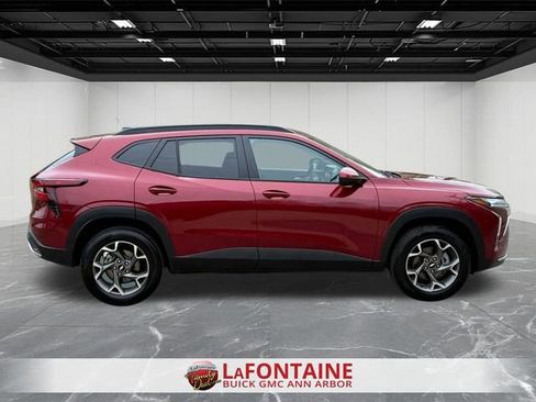 Certified 2025 Chevrolet Trax LT FWD image 6