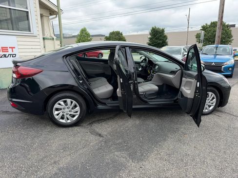 Used 2019 Hyundai Elantra SE FWD image 22