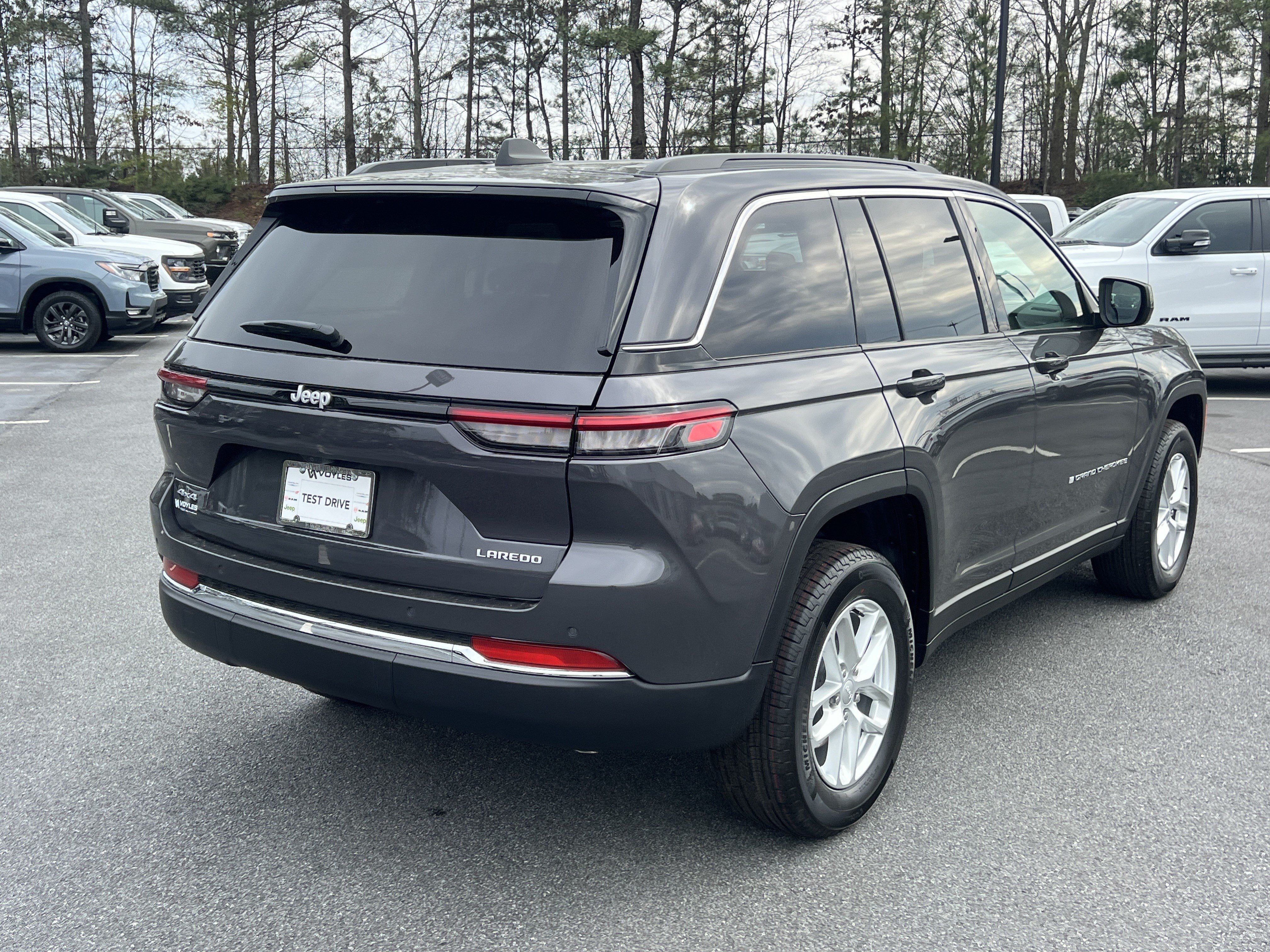 New 2026 Jeep Grand Cherokee Laredo w/ Trailer Tow Package AWD/4WD image 8