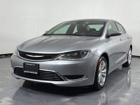 Used 2016 Chrysler 200 Limited FWD image 10