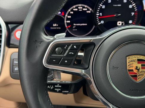 Used 2023 Porsche Cayenne Platinum Edition image 18
