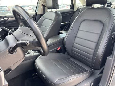 Used 2024 Volkswagen Jetta SE FWD image 22