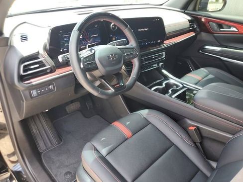 Used 2025 Chevrolet Traverse RS AWD/4WD image 19