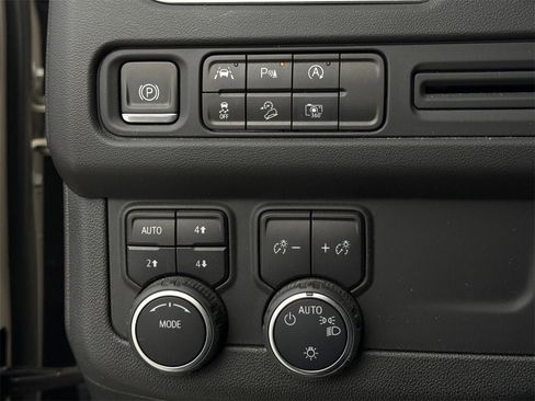 Used 2023 Chevrolet Tahoe Z71 w/ Luxury Package image 22