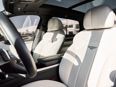Used 2023 Bentley Bentayga Extended Wheelbase image 45